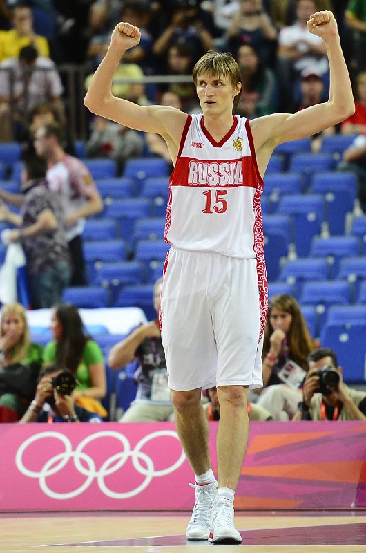 El ruso Andrei Kirilenko celebra la victoria sobre Lituania en su partido de cuartos de final.