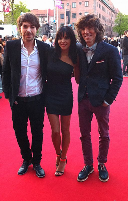 Raquel, David y Juan, a su llegada a la alfombra roja de la ceremonia inaugural de Eurovisión 2013