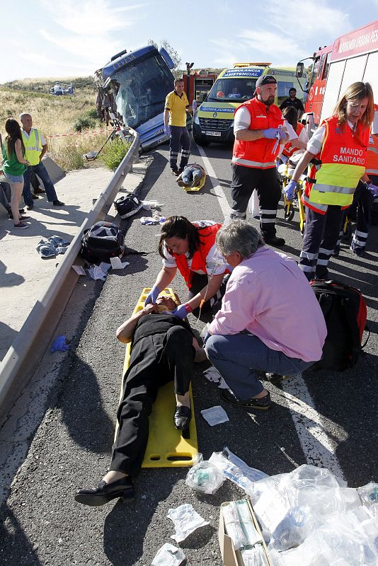Al menos nueve personas han fallecido en un accidente de autobús de línea en Ávila
