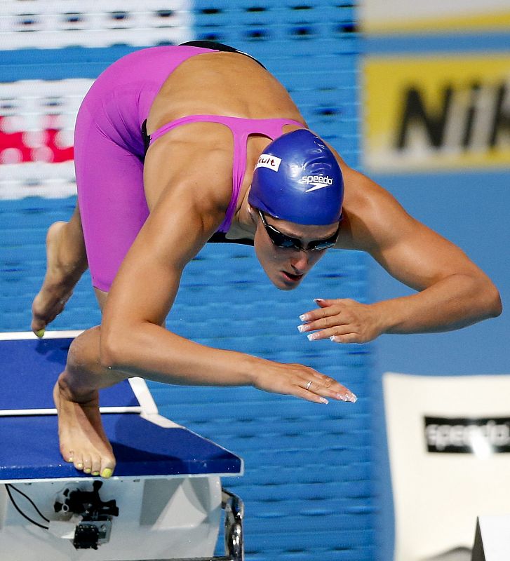 La nadadora española Mireia Belmonte en el momento de la salida de la semifinal de los 1.500m. libres de los Campeonatos del Mundo de Natación que se ha celebrado hoy en la piscina del Palau Sant Jordi de Barcelona.