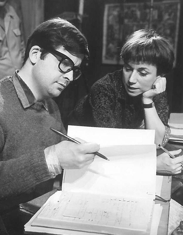 Chcho repasa el guion de "La residencia", en 1969
