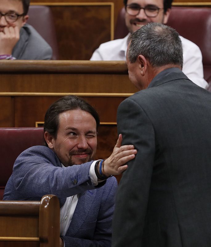 Iglesias guiña el ojo a Baldoví, de Compromís, que apoyará la moción