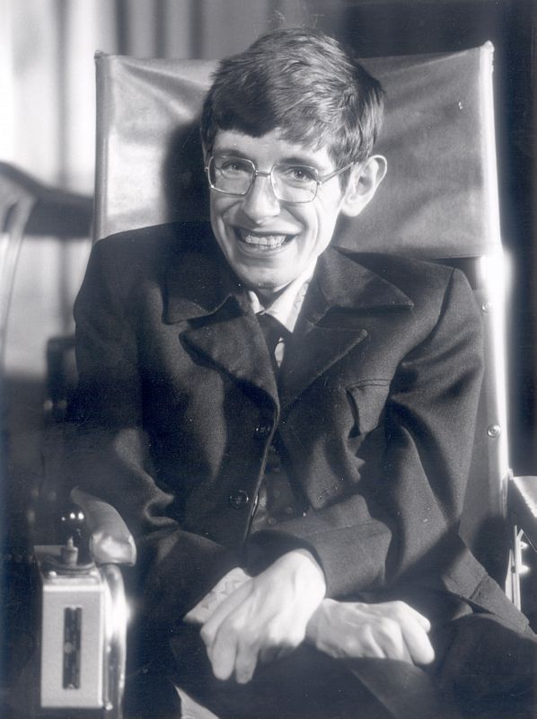 Hawking escribió "Breve historia del tiempo", que arrasó en ventas a nivel internacional, y le convirtió en una de las mayores celebridades del mundo científico desde Albert Einstein.