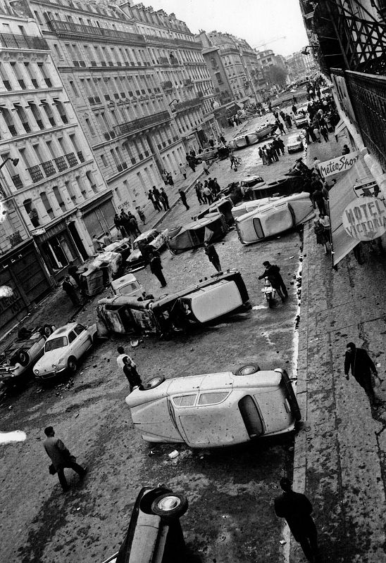 Mayo del 68 - Coches destrozados en la calle Gay-Lussac del Barrio Latino de París