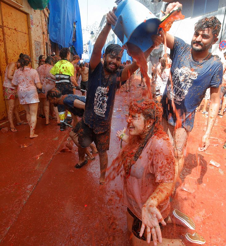 Una saludable, divertida y roja ducha