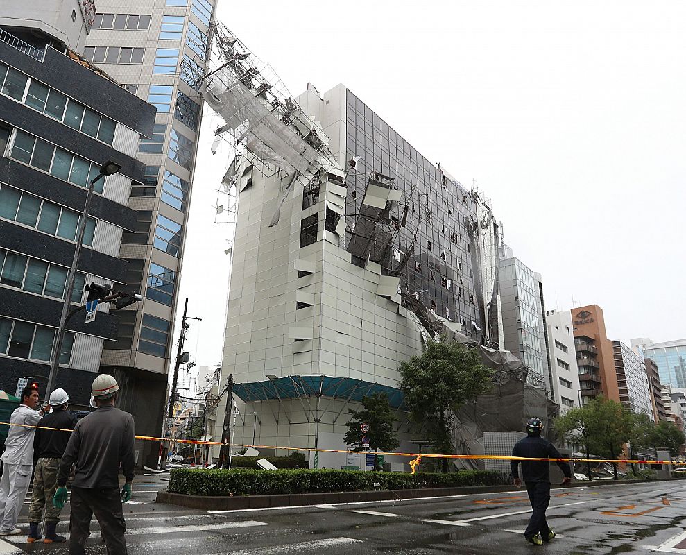 Edificio en Osaka dañado por el tifon Jebi