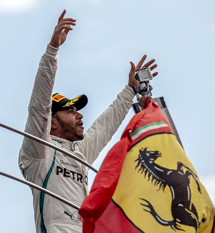 Lewis pudo devolverle la moneda a Vettel al imponerse en el GP de Italia en Monza, la casa de Ferrari.