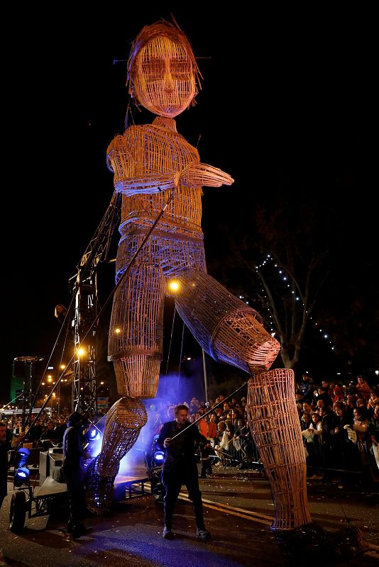 Once carrozas acompañan a los Reyes Magos en Madrid