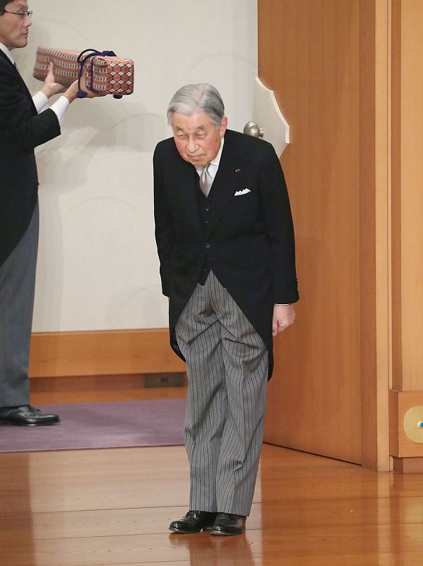Akihito abandona el trono dejando un sello en su era marcada por la proximidad a su pueblo, frente al distanciamiento que han tenido sus predecesores.