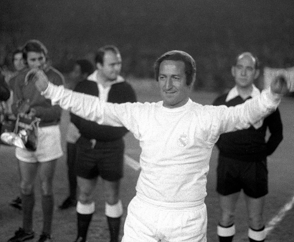 En el XXV Aniversario del Bernabéu se hizo un homenaje a Paco Gento.