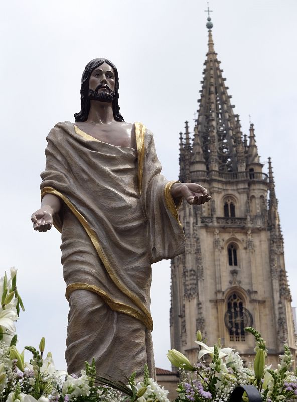 Procesión del Resucitado en Oviedo