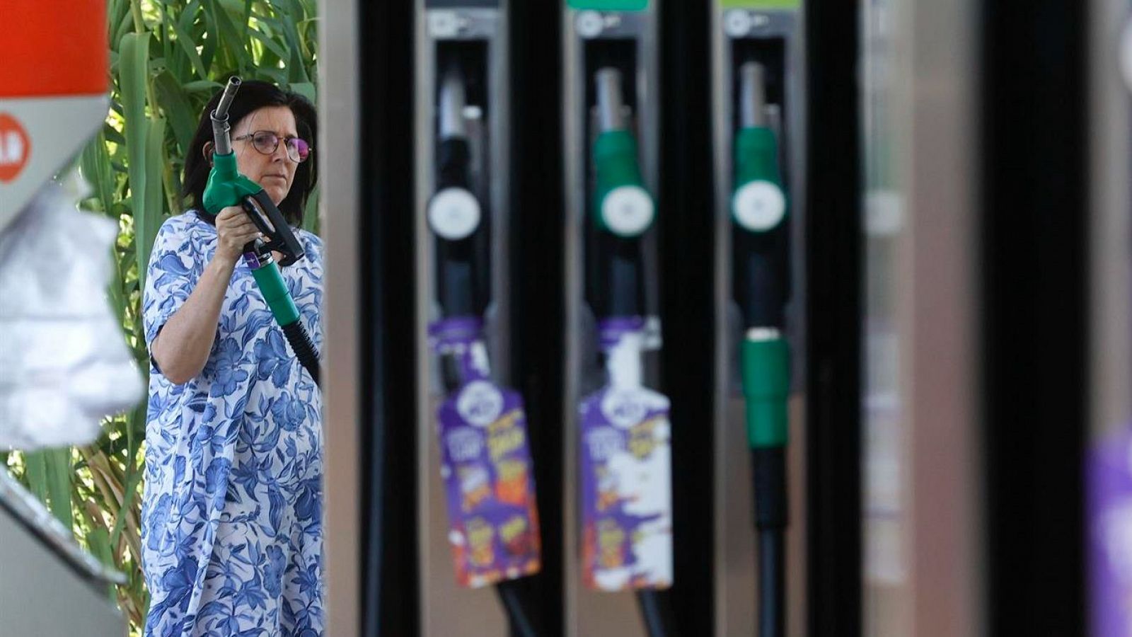 Surtidores de gasolina y gasóleo en una estación de servicio de Madrid