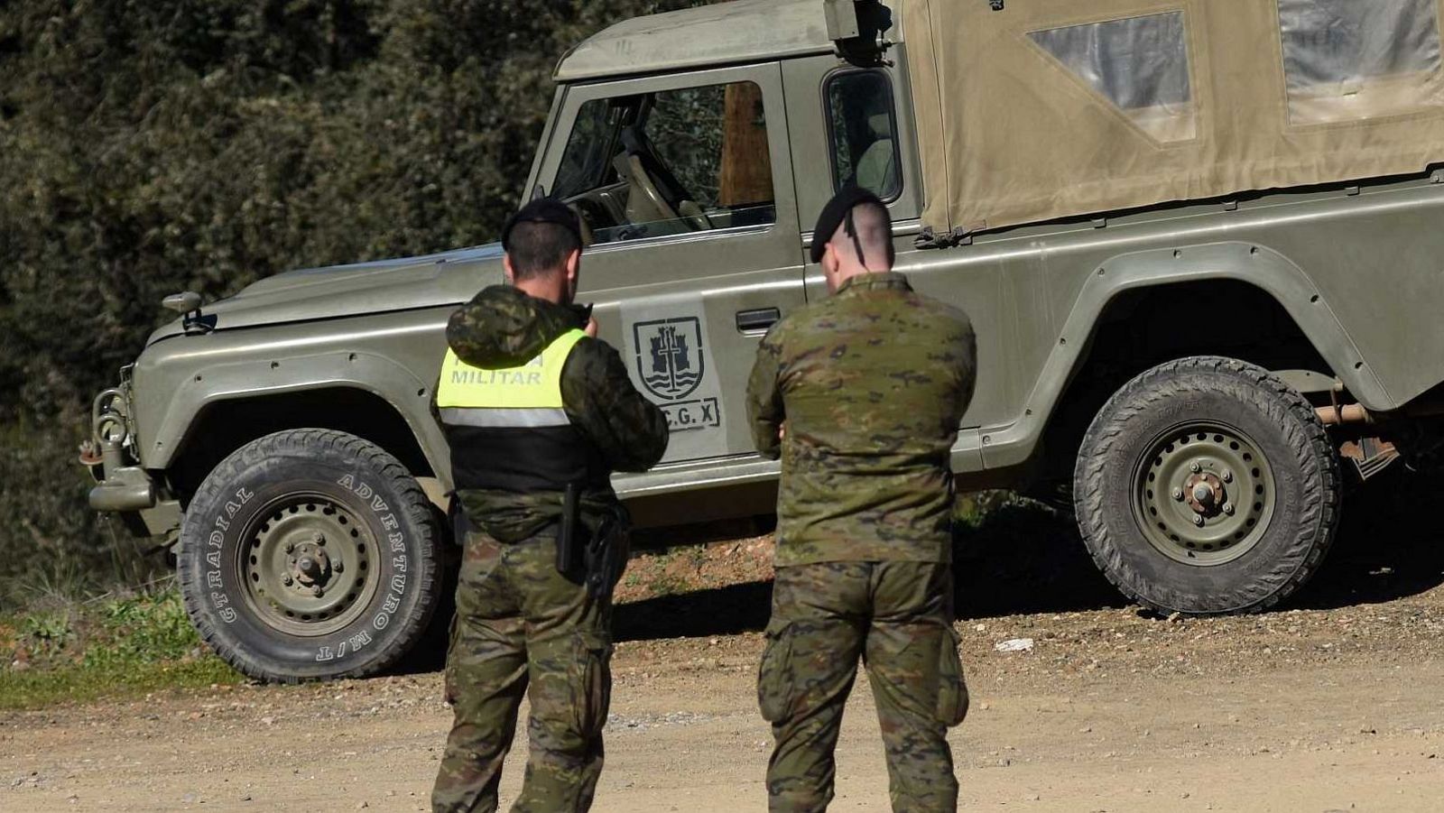 Militares acordonando el lugar se produjo la búsqueda de los dos militares ahogados de la base de Cerro Muriano