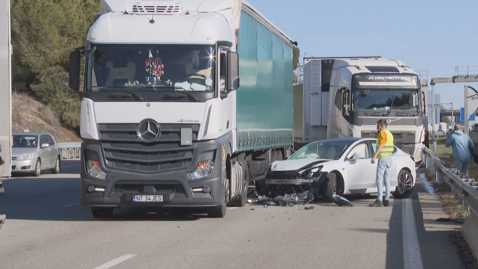 Un accident múltiple a Barberà del Vallès obliga a tallar l'AP7