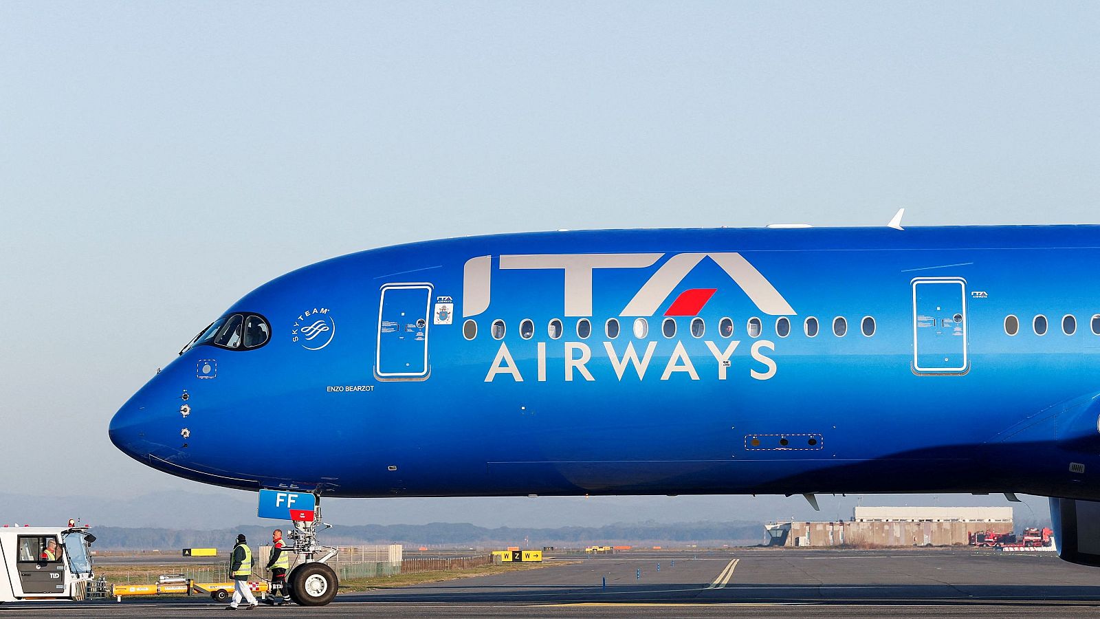 Un avión de la italiana ITA Airways en el aeropuerto de Roma