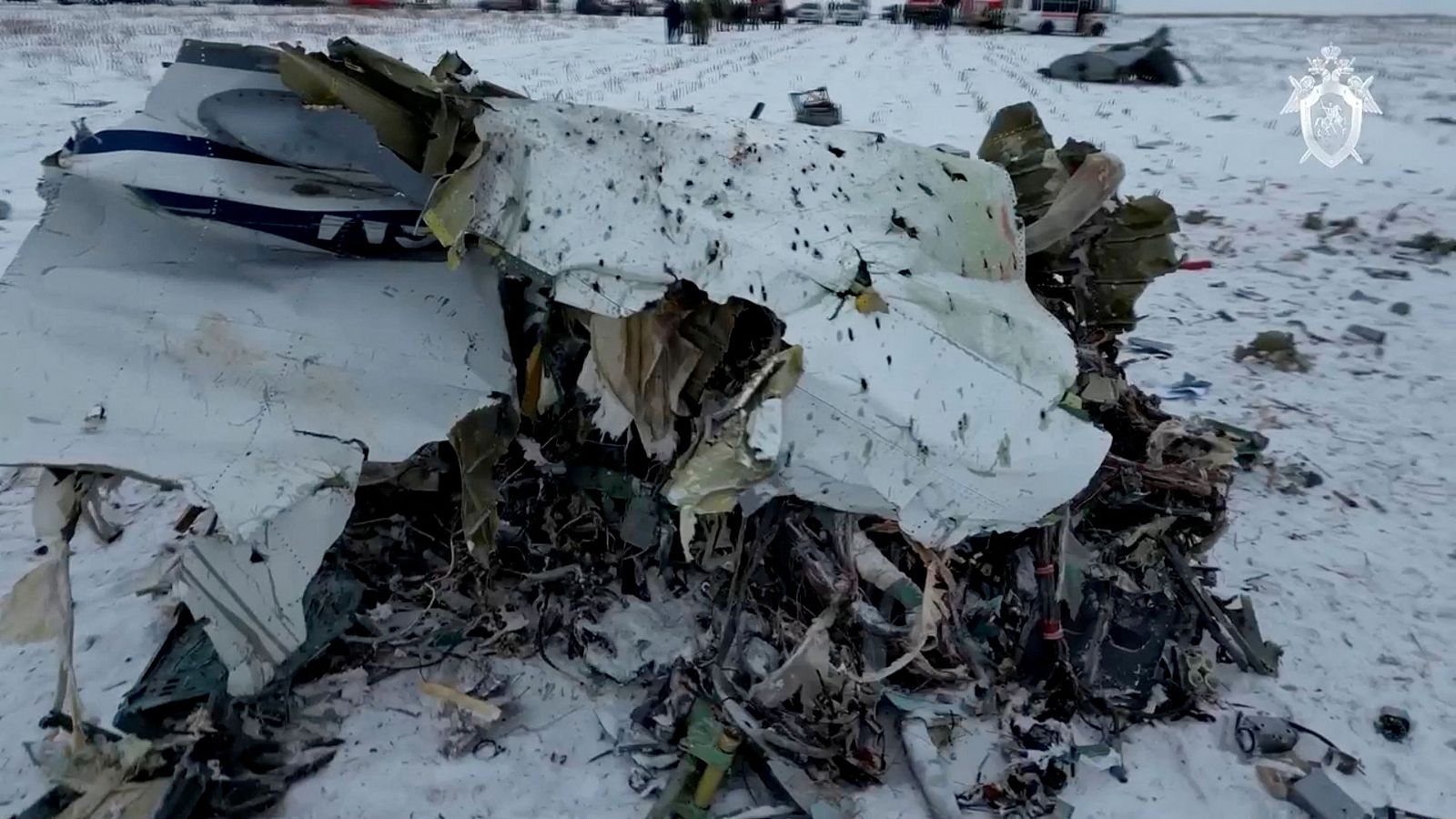 Escombros del avión de transporte Ilyushin Il-76 accidentado cerca de la aldea de Yablonovo, región de Bélgorod, Rusia