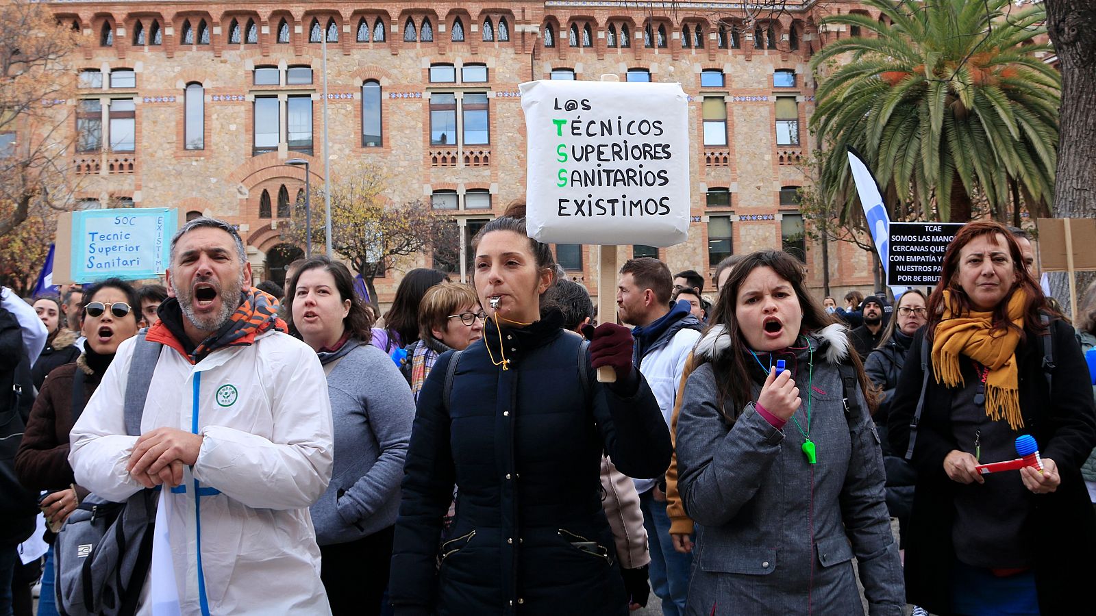 Els tècnics sanitaris mantenen la vaga indefinida després que la reunió amb Balcells hagi acabat sense acord