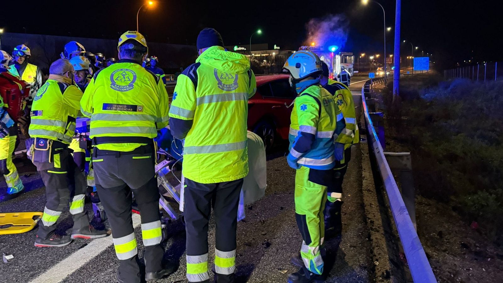 Tres muertos y tres heridos graves en un choque frontal en la A-3 en Rivas