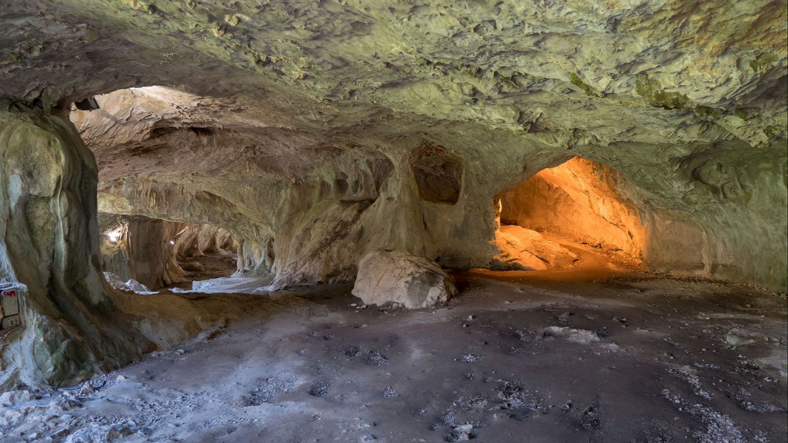 Grutas fascinantes y más famosas en España para visitar