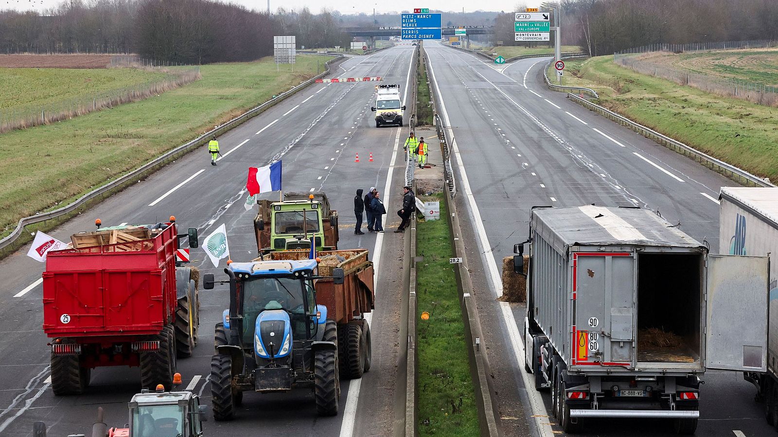 Bloqueo de la autopista A4 en los accesos a París