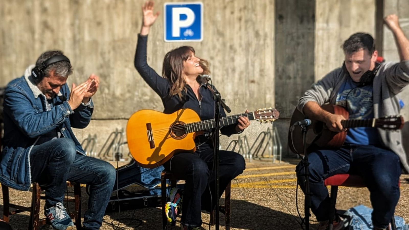 Rozalén estrena la sección "Al fresco" en Mañana más.