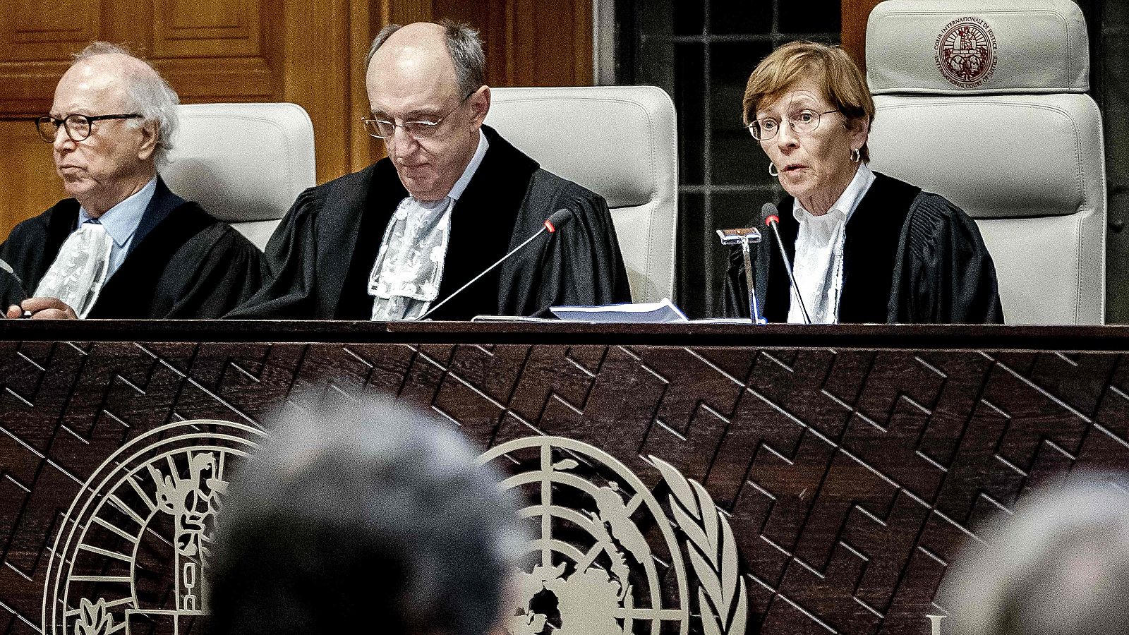 La presidenta de la Corte Internacional de Justicia, Joan Donoghue, habla durante el fallo