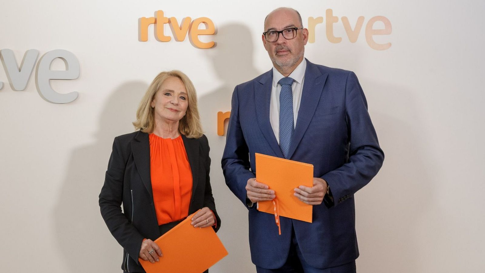 Firma acuerdo RTVE TELEFÓNICA 1