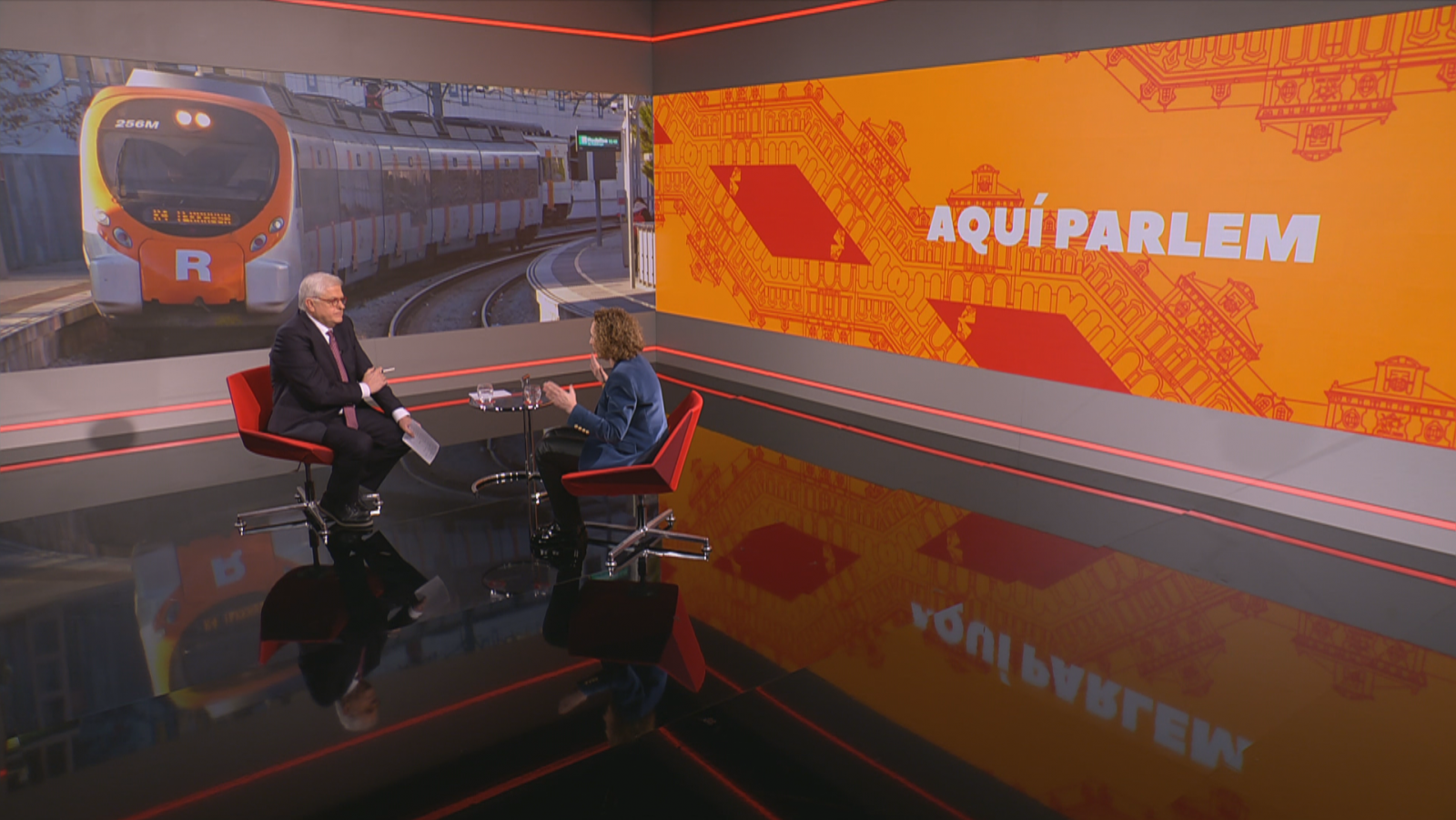 Lluís Falgàs i Ester Capella en un moment de l'entrevista als estudis de RTVE Catalunya