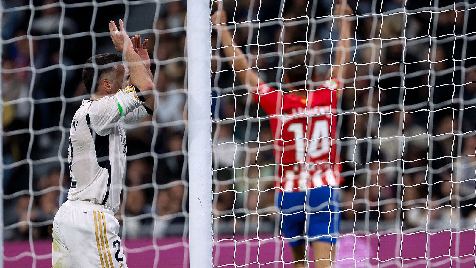 El gol de Llorente en el Bernabéu mantiene el pulso por la Liga