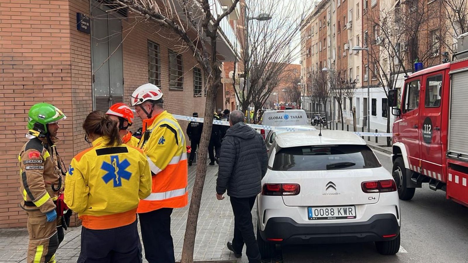 L’edifici està situat al número 9 del carrer del Canigó, a Badalona