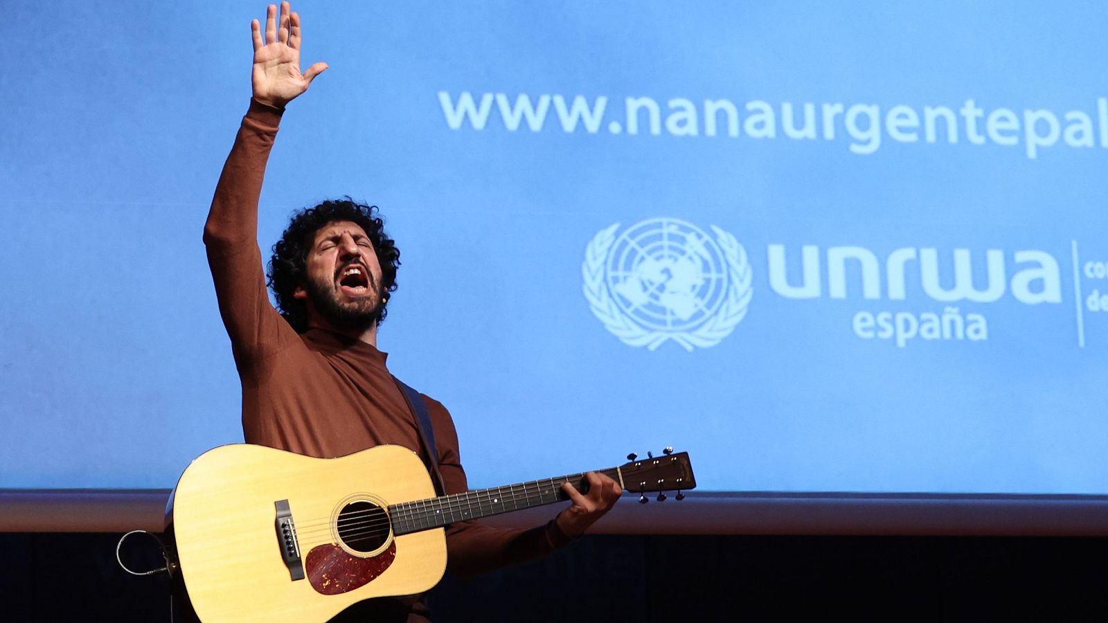 El cantante Marwán actúa durante la presentación de su canción 'Nana urgente para Palestina', en el Museo Nacional Centro de Arte Reina Sofía