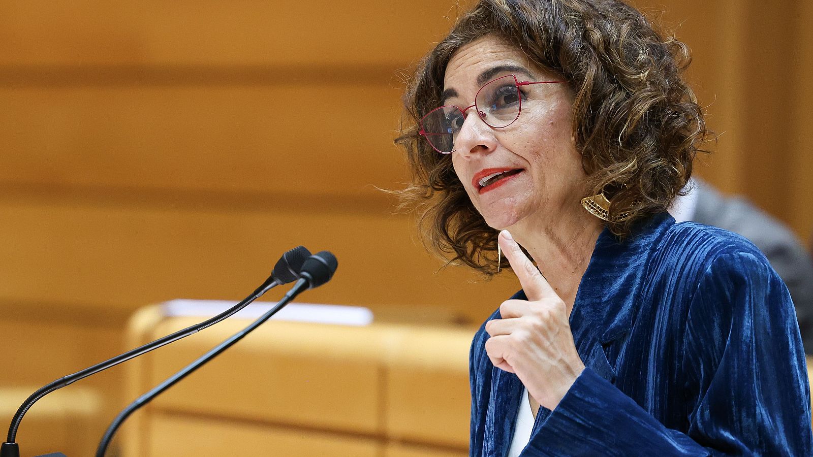 María Jesús Montero durante su intervención en la sesión plenaria en el Senado sobre la senda del déficit