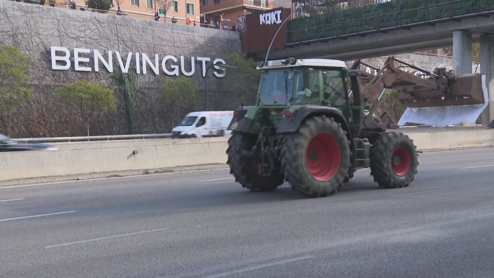 Tractors de tota Catalunya entren a Barcelona per protestar