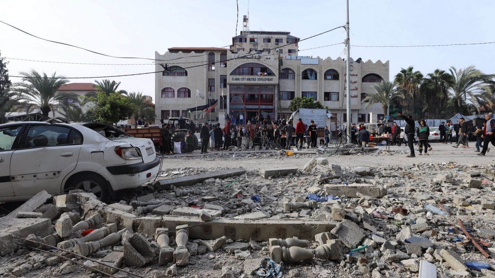 Israel irrumpe en el hospital Al Amal de Jan Yunis, en el sur de la Franja de Gaza