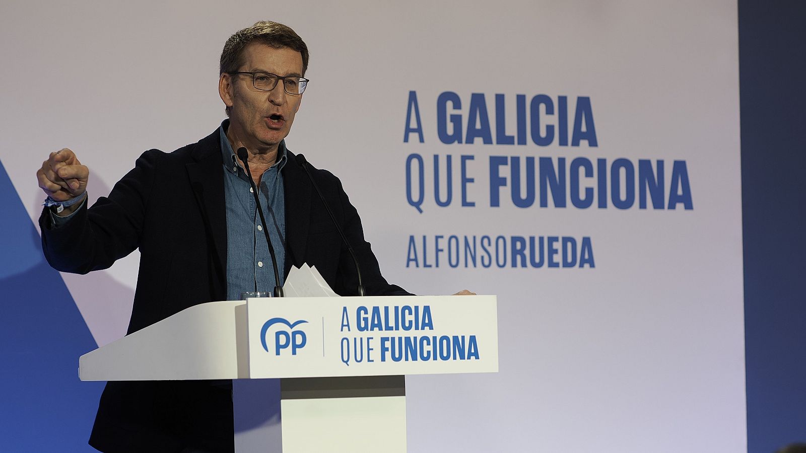 El president del PP, Alberto Núñez Feijóo, intervé en un acte de campanya a Sarria (Lugo)