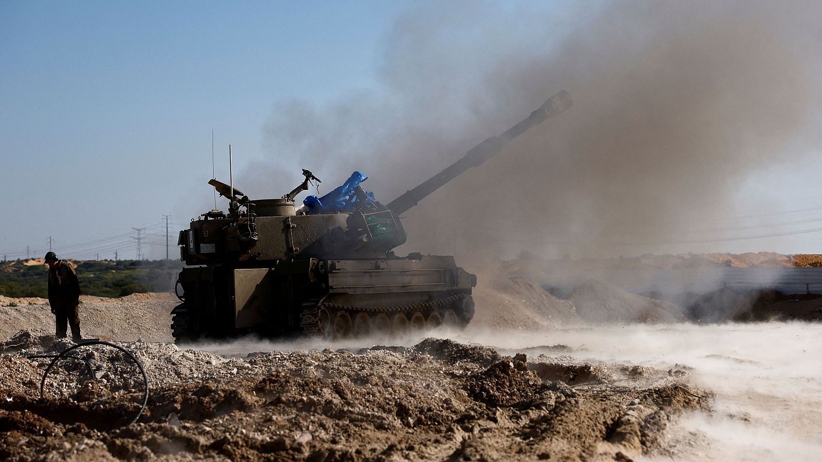 Un tanque israelí apunta hacia la Franja de Gaza