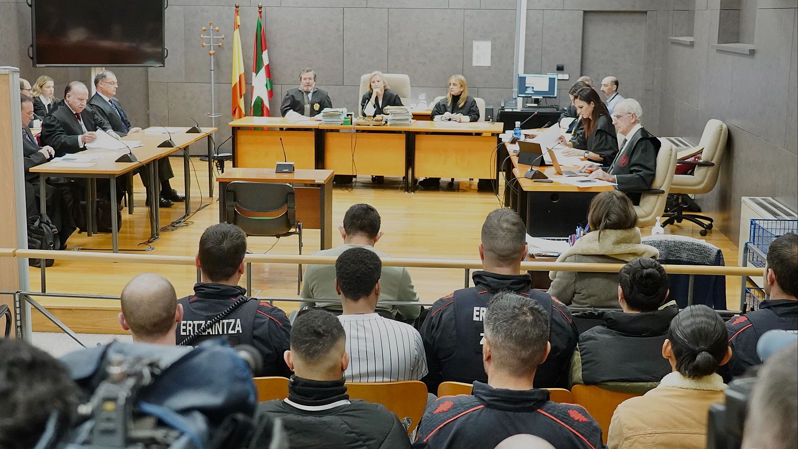 Los acusados de dar una paliza a un joven en Amorebieta durante el juicio