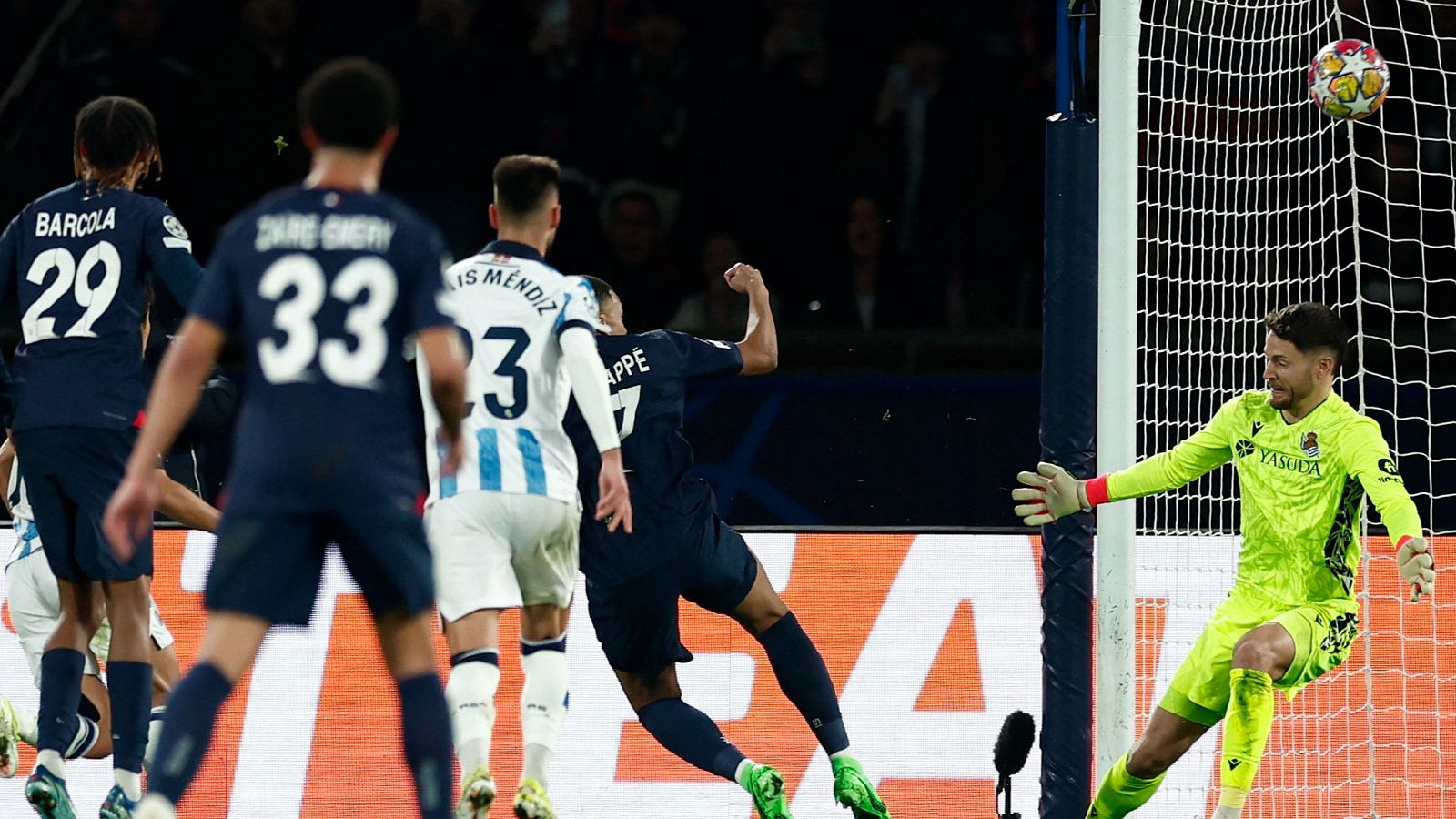 La Real Sociedad pierde ante el PSG en París.