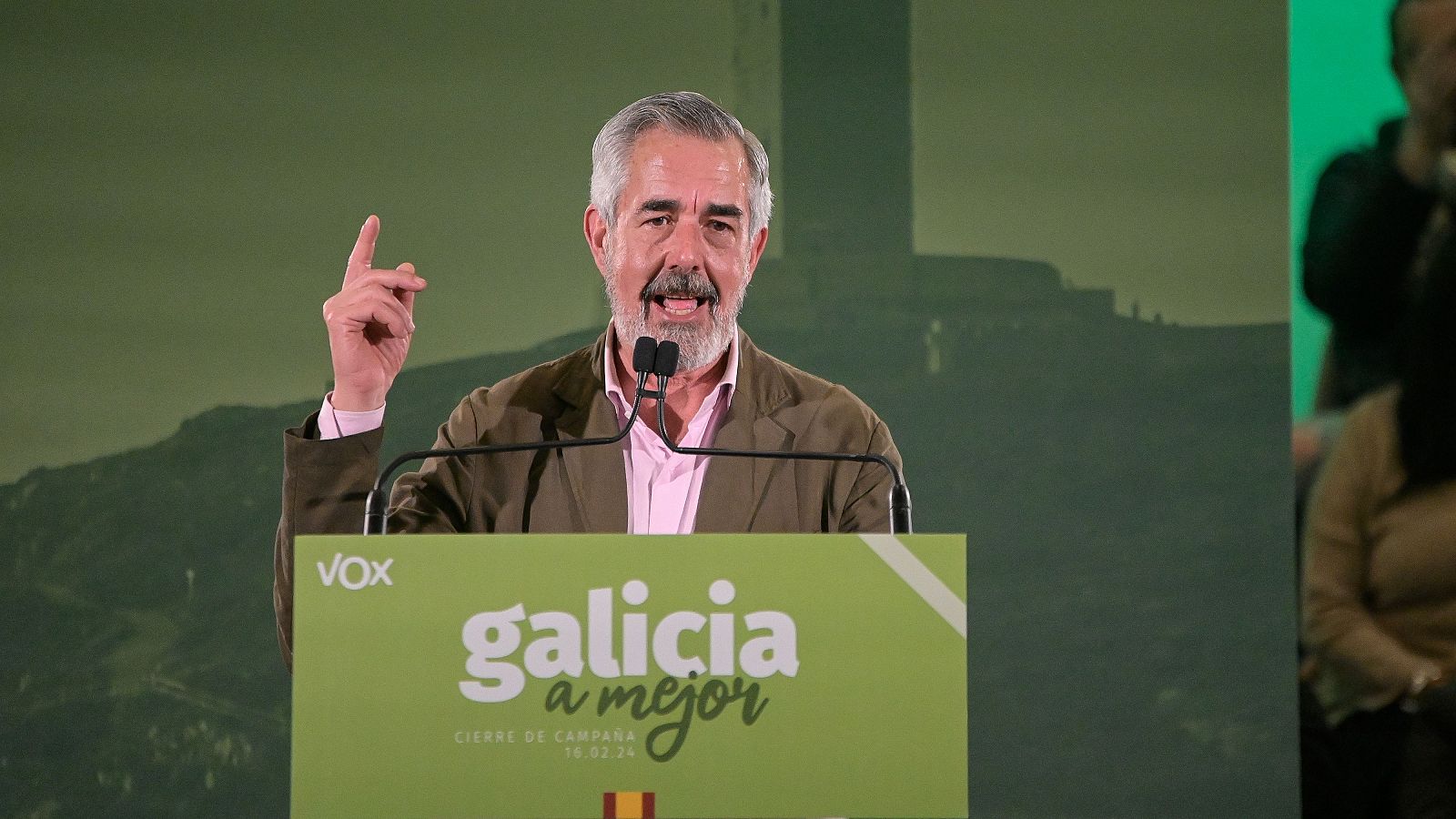 Elecciones Galicia 2024: El candidato de Vox a las elecciones gallegas, Álvaro Díaz-Mella, durante el cierre de campaña