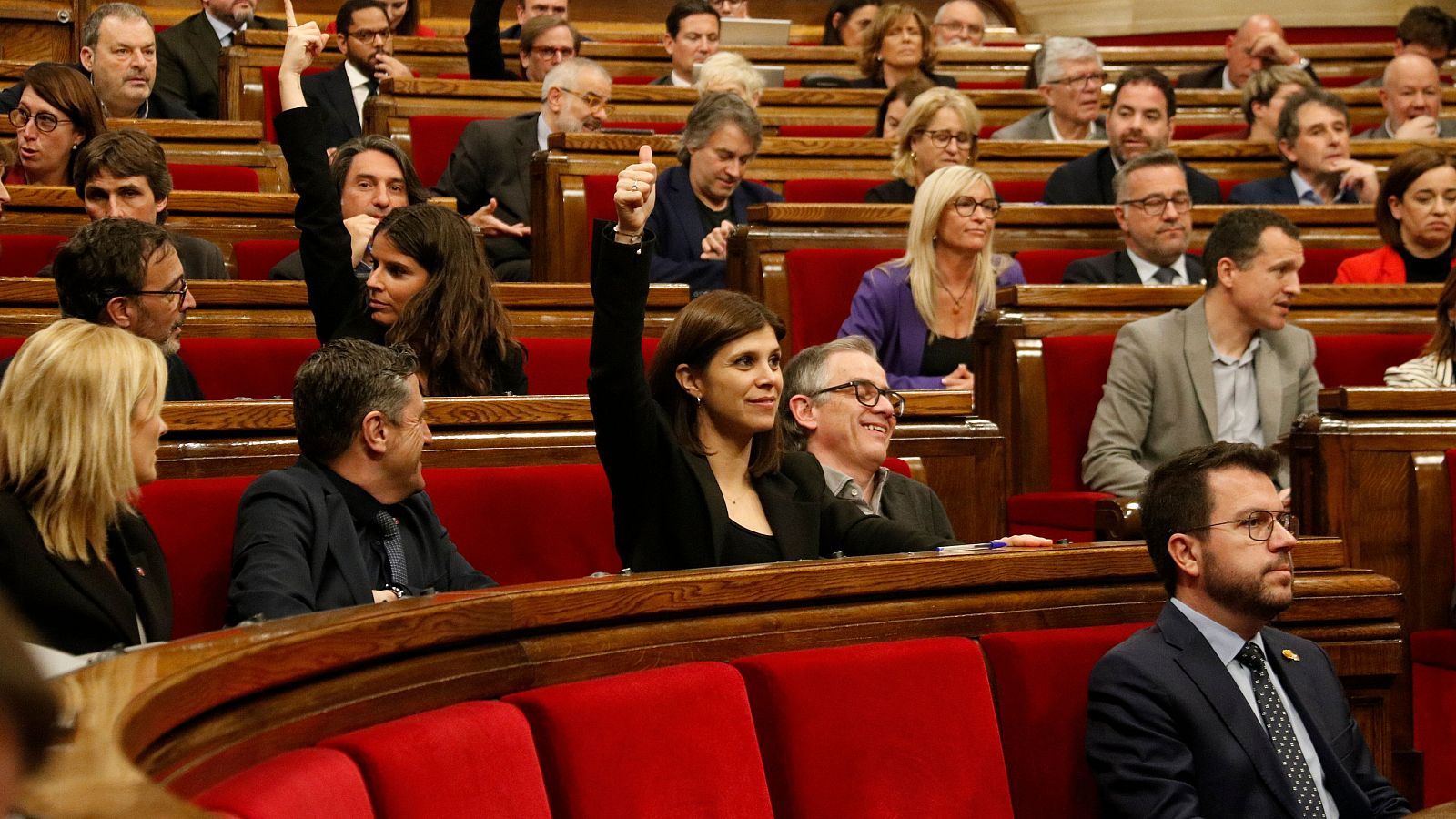 Víctimes d'agressions sexuals aplaudeixen que la llei del Parlament hagi estat aprovada | Arnau Martínez