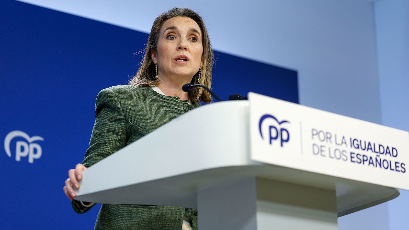 La secretaria general del PP, Cuca Gamarra, durante la rueda de prensa posterior a la reunión de coordinación del caso Koldo.