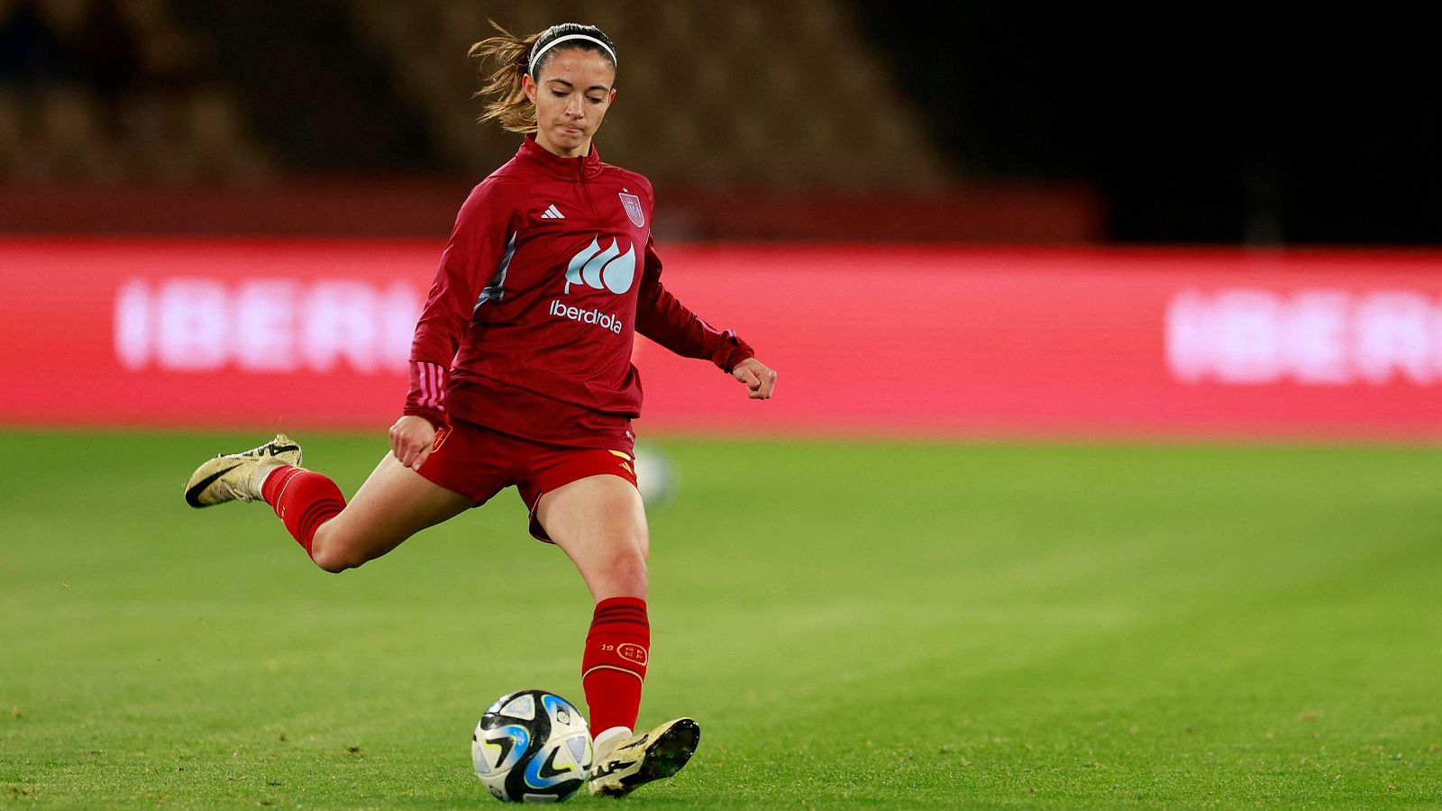 Aitana Bonmatí en un entrenamiento de la selección