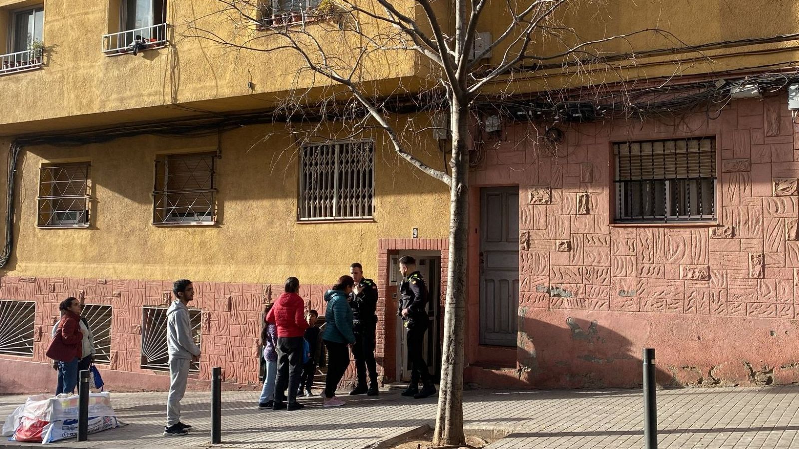 Imatge d'un dels dos edificis desallotjats al carrer Pirineus de Santa Coloma de Gramenet