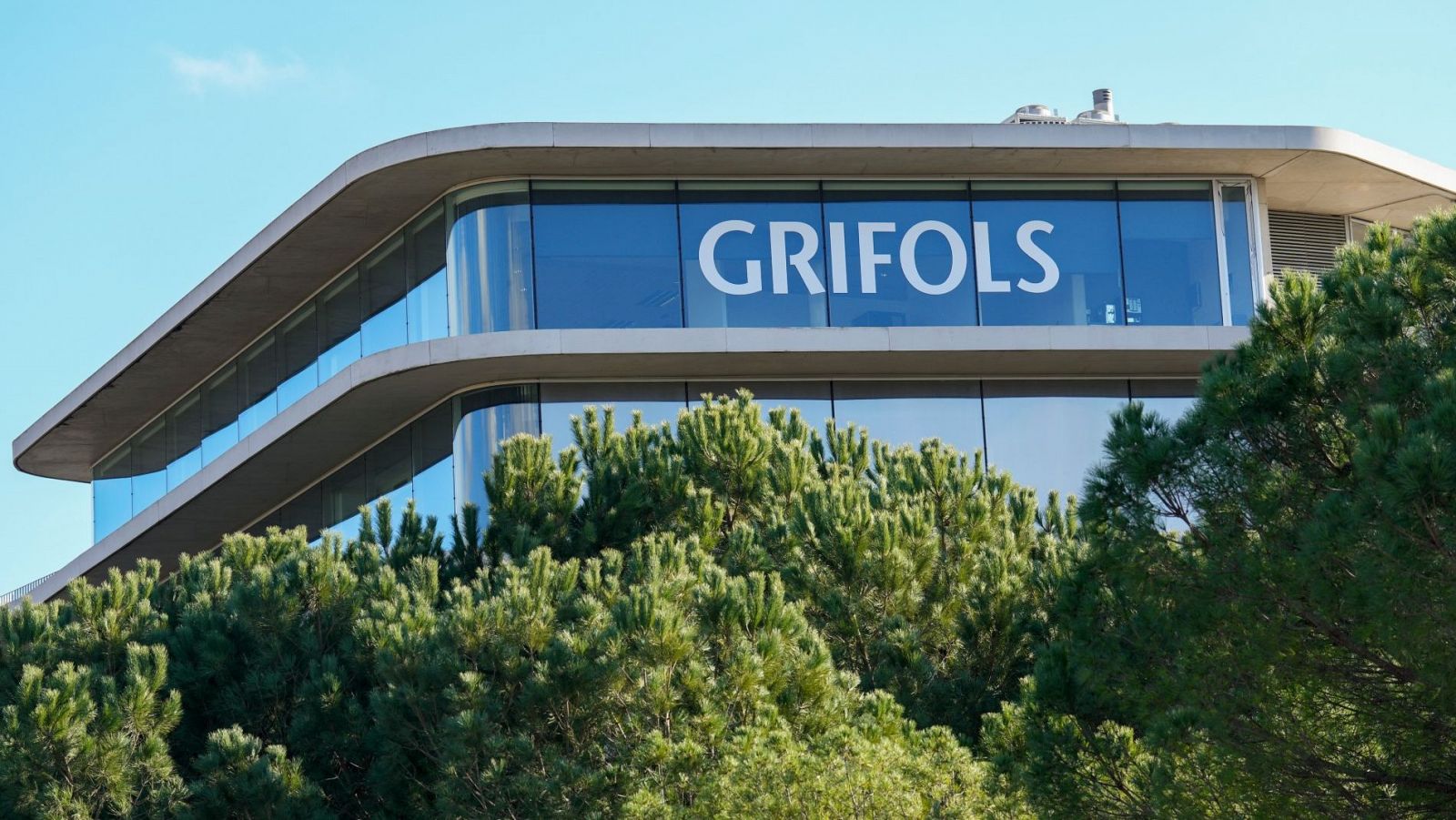 Grifols repunta un 20% en bolsa y se recupera del desplome de ayer del 35%