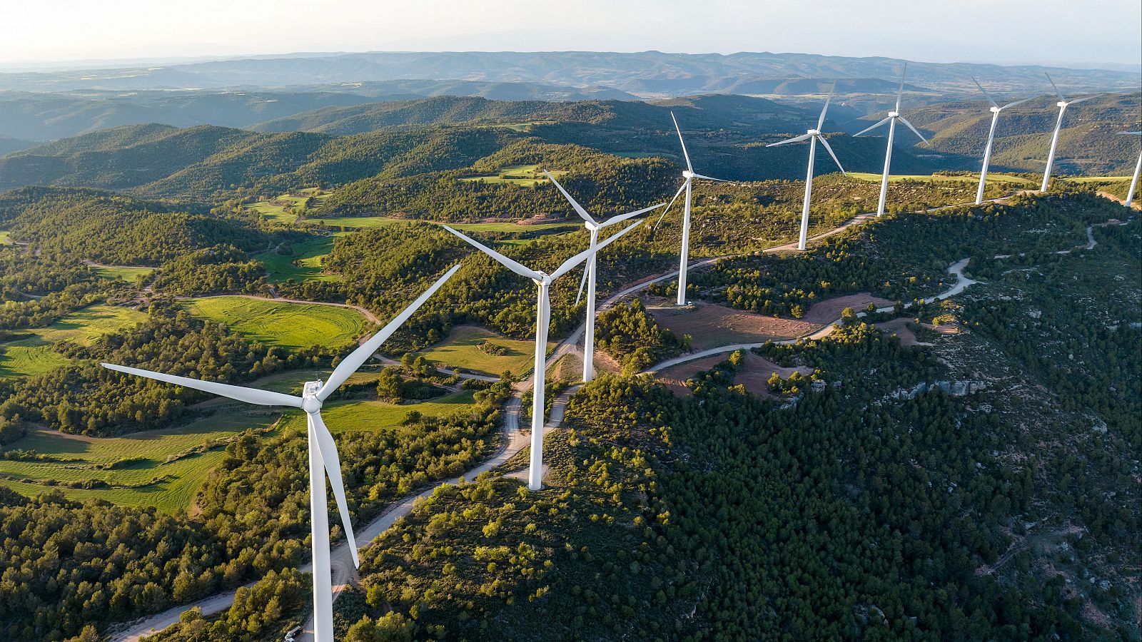 El precio de la luz baja este domingo hasta de 3,79 euros/MWh