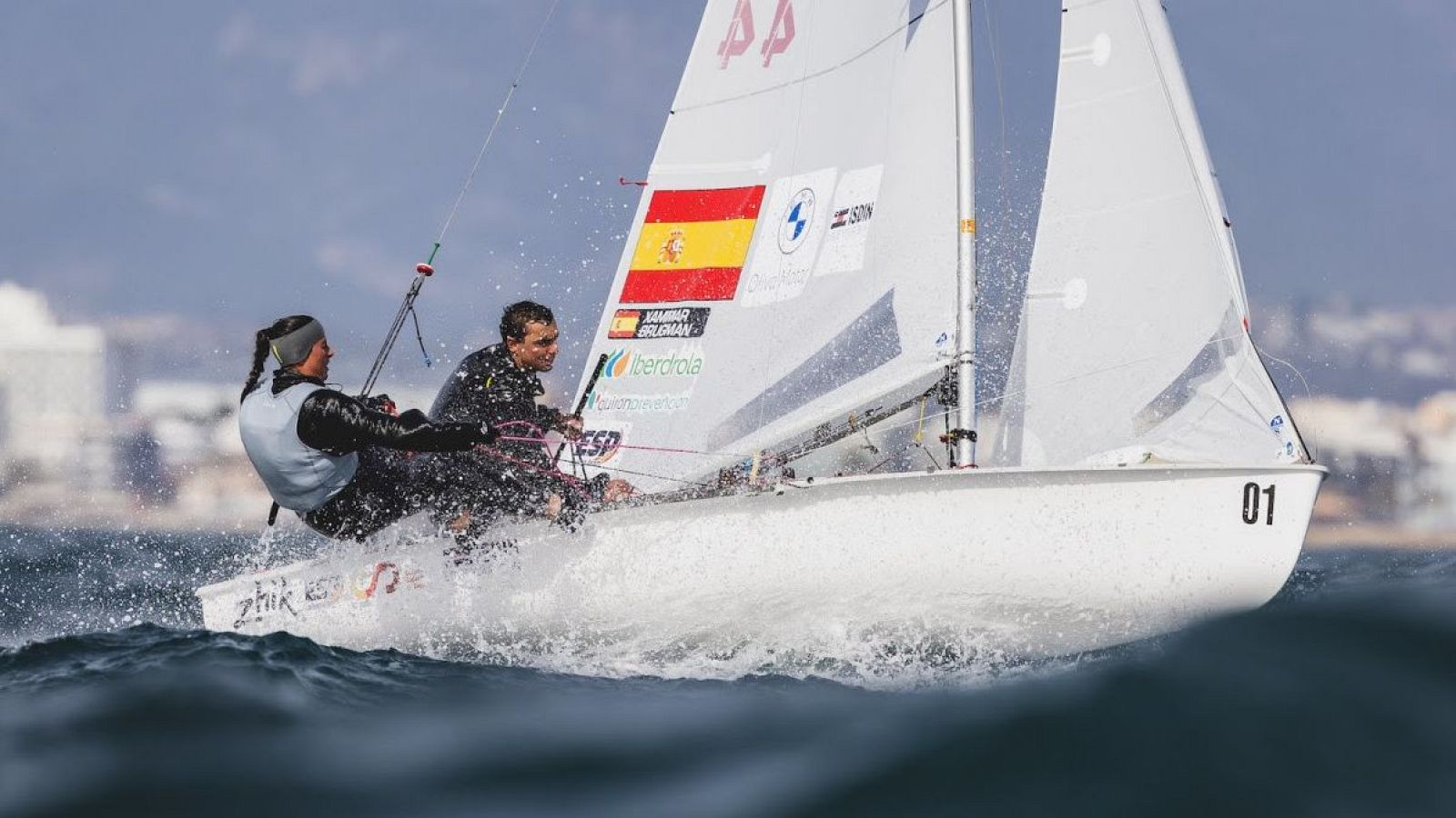 Jordi Xammar y Nora Brugman se proclaman campeones del mundo en Vela 470 Mixto