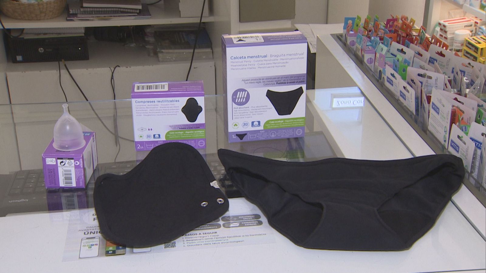 Copa menstrual, compreses reutilitzables i calces menstruals, els productes que ofereix la iniciativa.