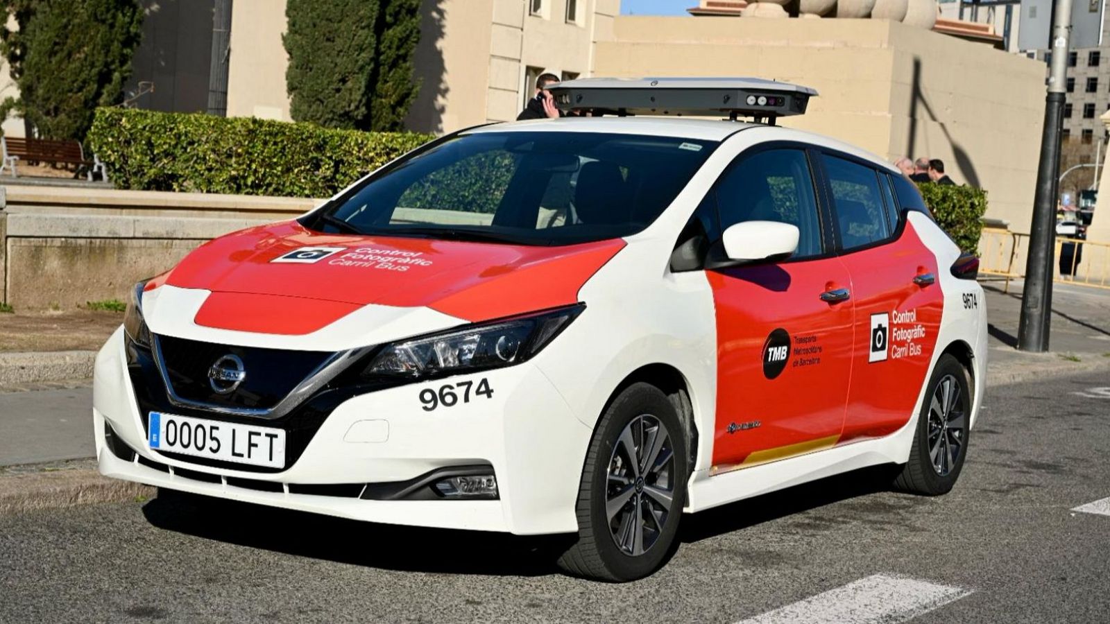 Aquest és el cotxe de la TMB que multarà els vehicles aturats al carril bus.