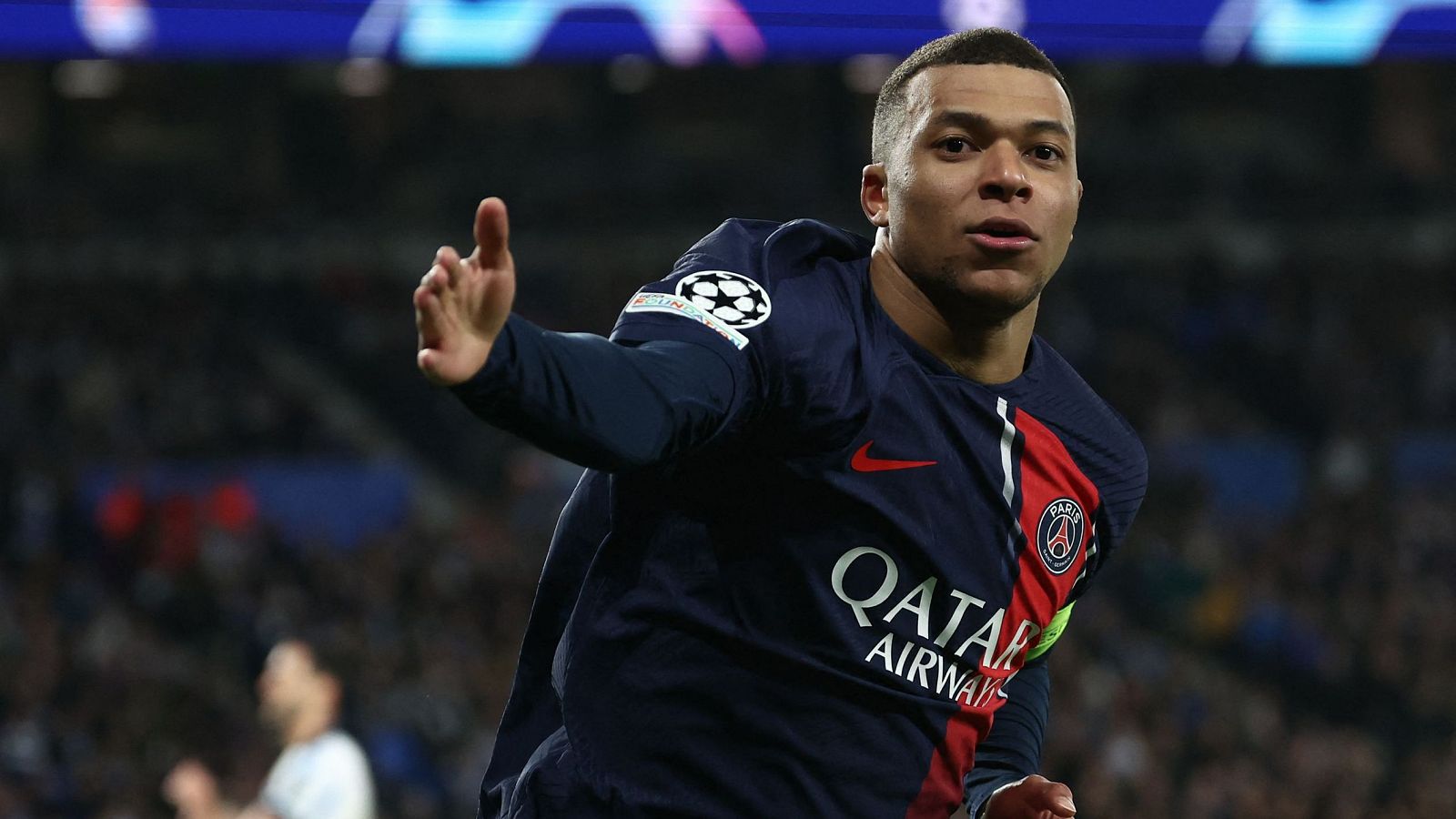 Real Sociedad 1-2 PSG: Mbappé celebra un gol ante la Real.