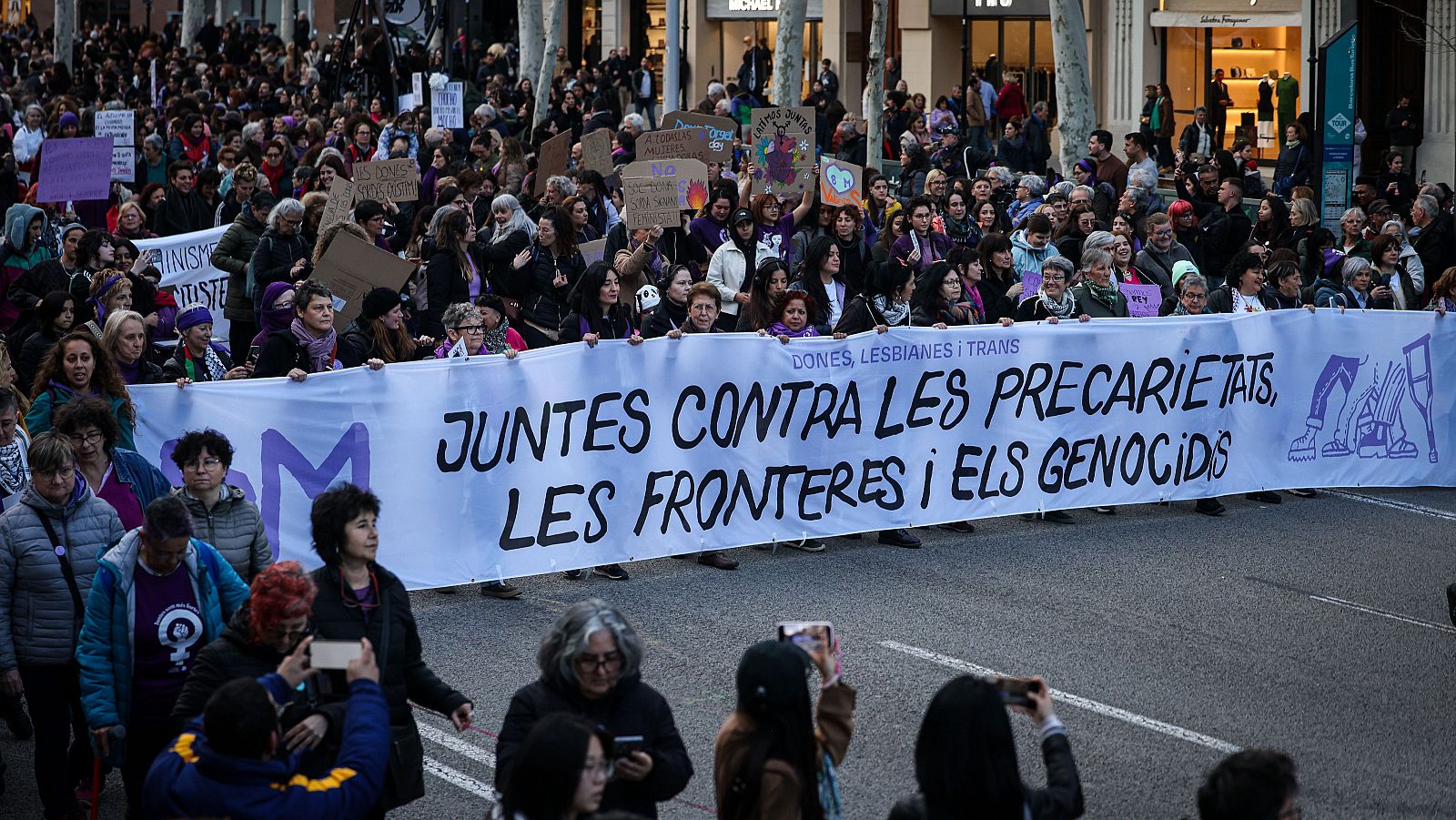 Manifestació convocada per l'Assemblea 8M a Barcelona